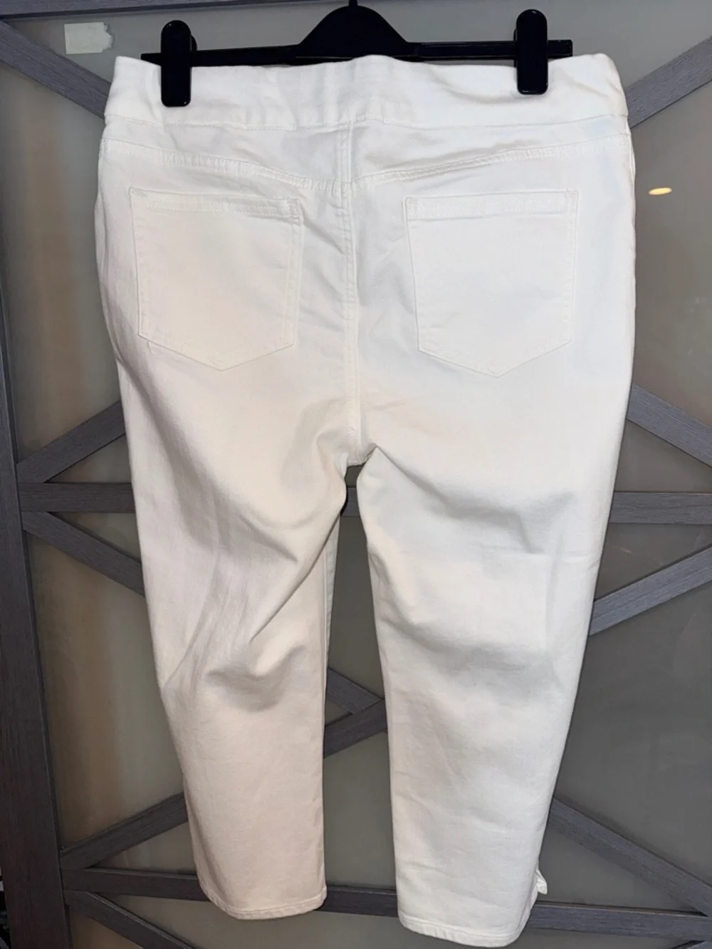 Chico's White Pull On Capris size 2/12